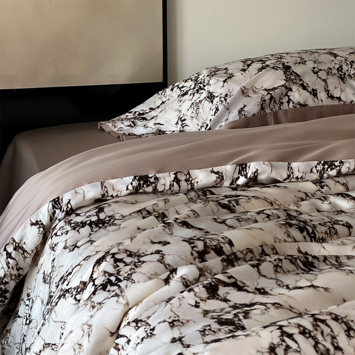 Satin-Bettwäschegarnitur mit Marmor-Print, extra-feinem Satin und Hotelverschluss