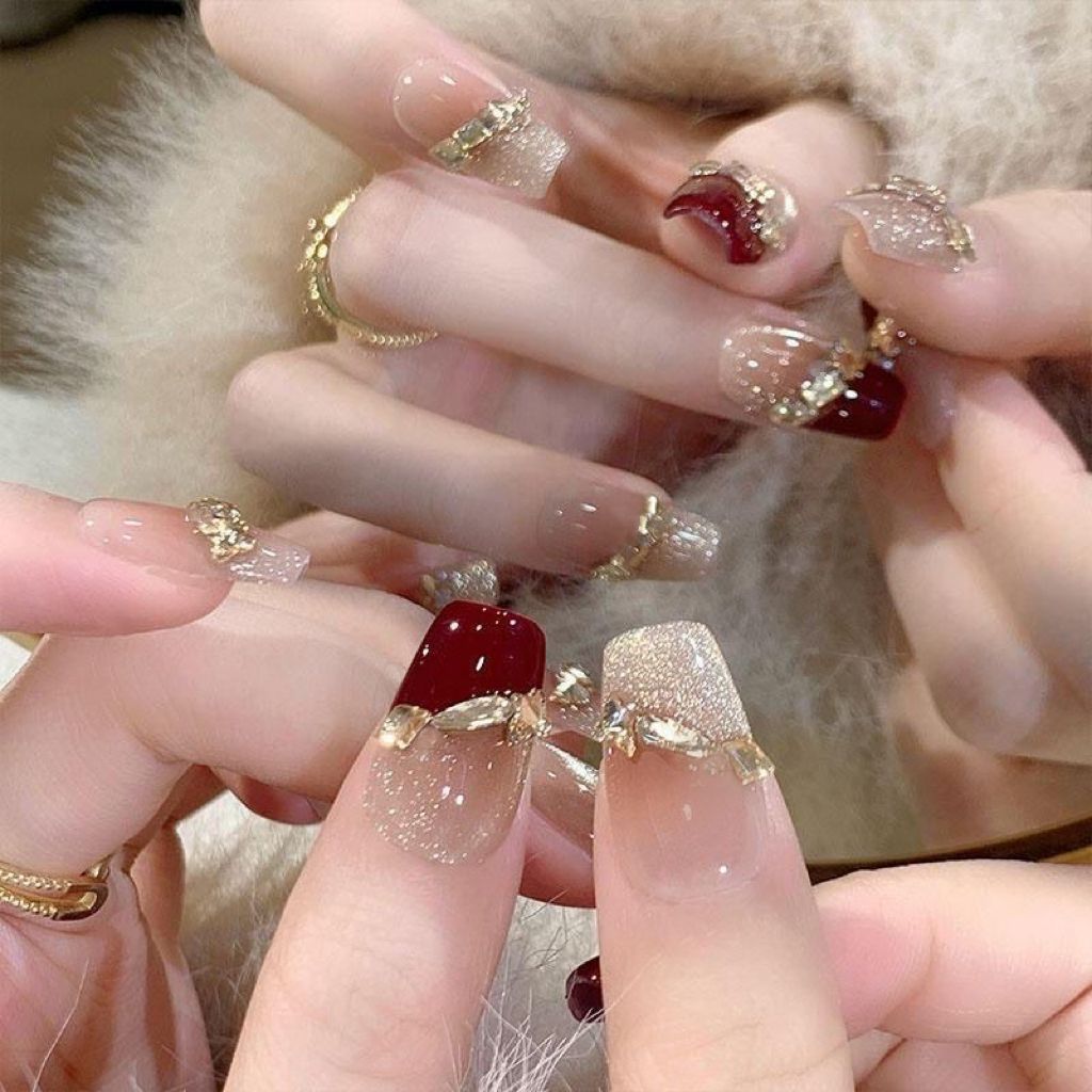 Künstlerisches Herzmuster Nagelkunstverlängerungen Karnz