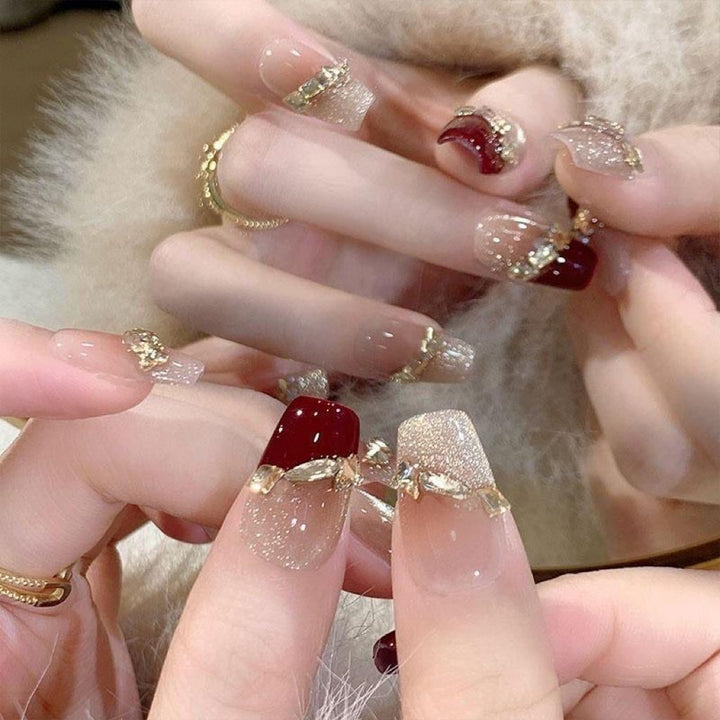 Künstlerisches Herzmuster Nagelkunstverlängerungen Karnz