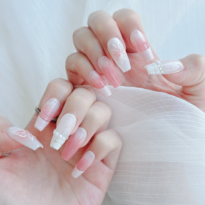 Elegantes Ombre Press-On-Nägelset mit floralen Designs