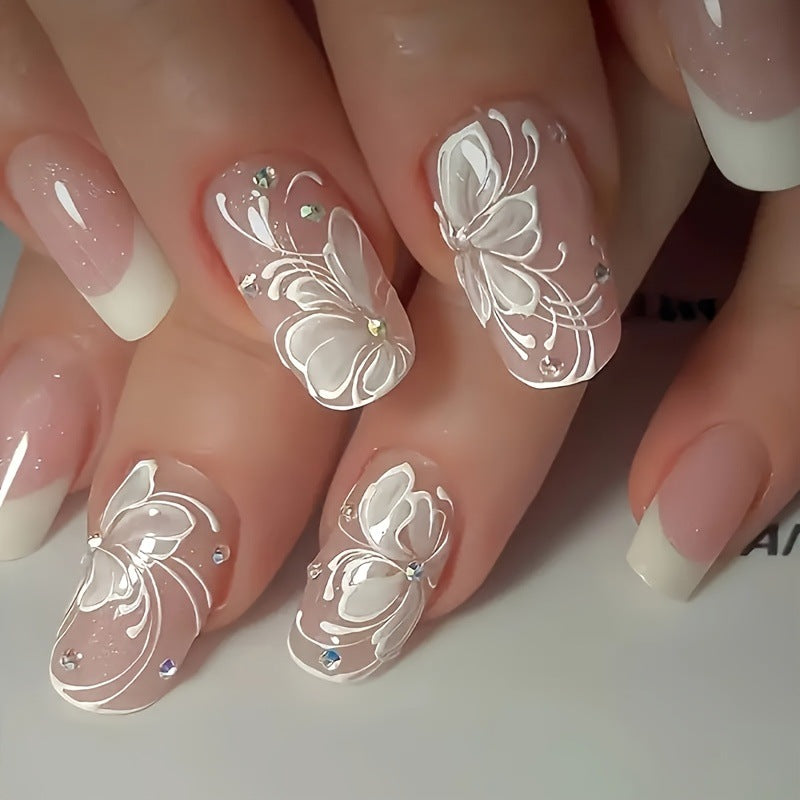 Kunstnagelset mit filigraner Blüten- und Glitzerverzierung Karnz
