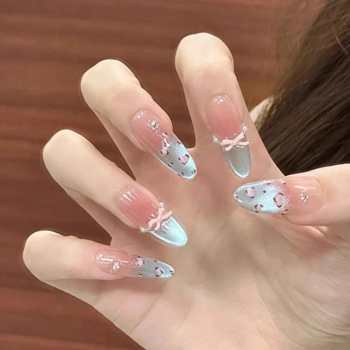 Dekorative Lange Nagelkunst
