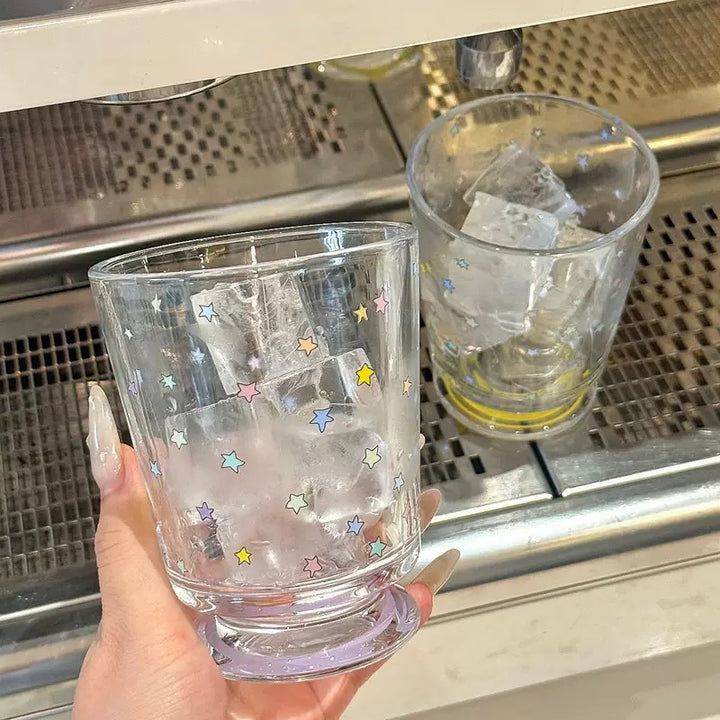 Trinkglas mit Bunten Sternen-Dekor Karnz