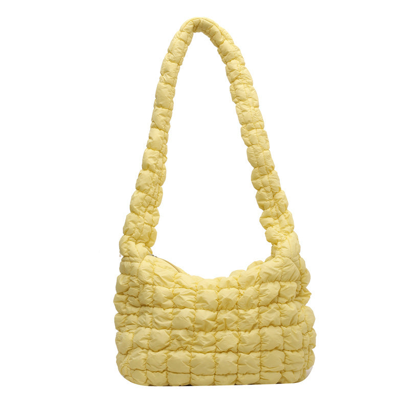 Texturierte gesteppte Schultertasche Karnz