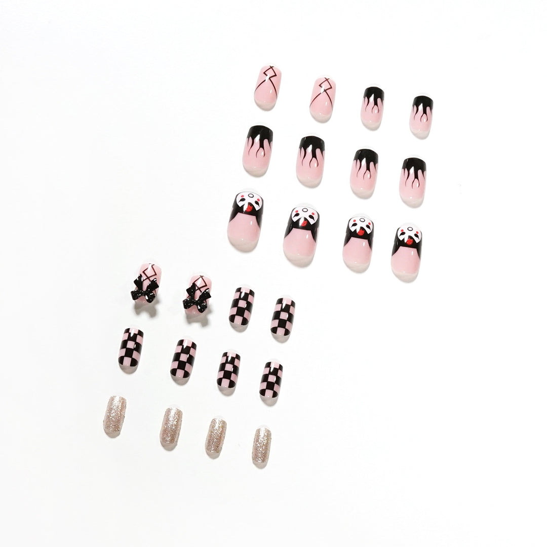 Kunstvolle Nagelverlängerungen mit verspieltem Design Karnz