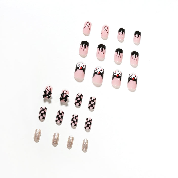 Kunstvolle Nagelverlängerungen mit verspieltem Design Karnz