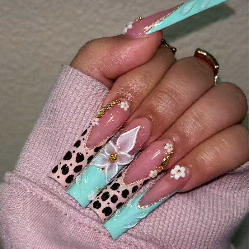 Künstlerisches Press-on-Nageldesign-Set Karnz
