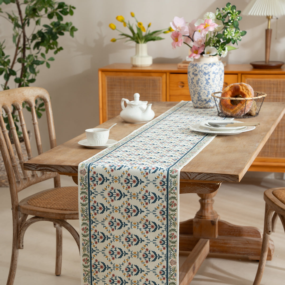 Gewebter Läufer mit vintage‑orientalischem Blumenmuster und Fransen