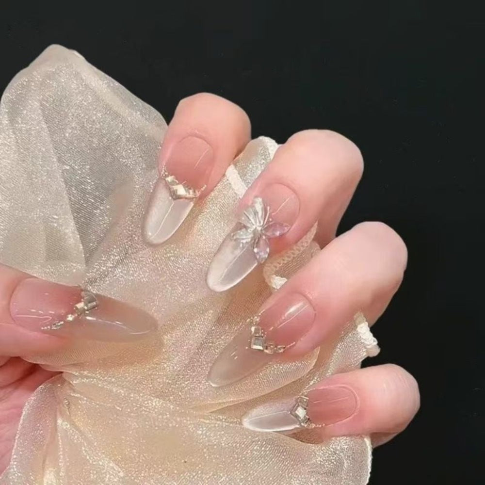 Dekoratives Druck-Nagelset mit floralen Akzenten Karnz