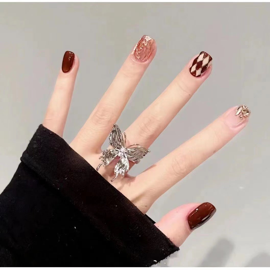 Künstlerisches Press-On Nageldesign