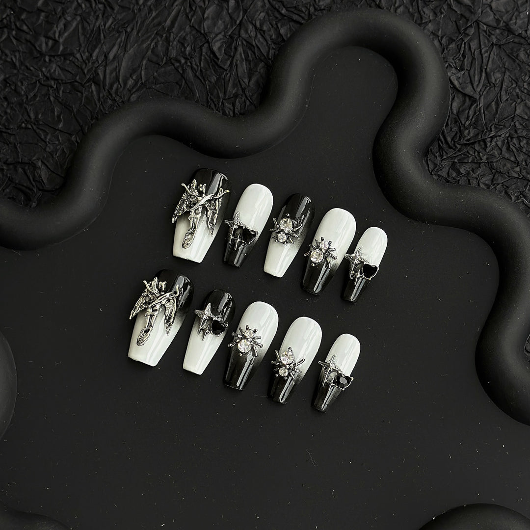 Künstlerisches Press-On Nagelkunstset mit gotischem Charme