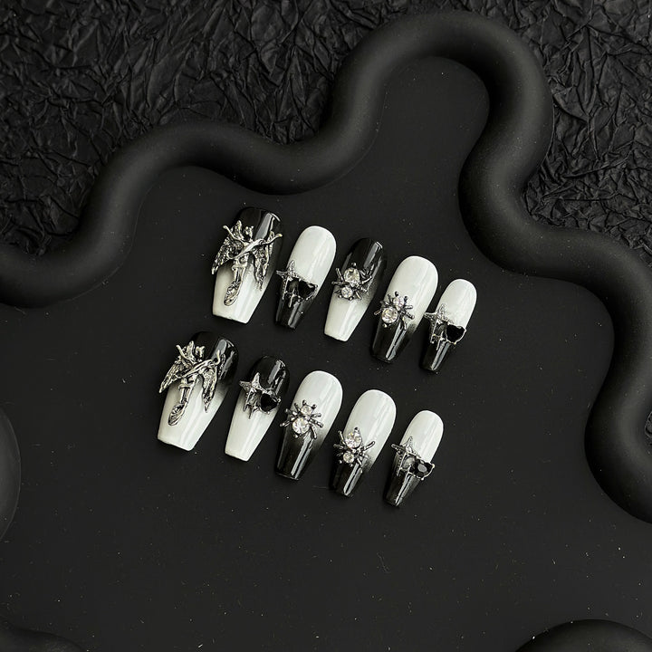 Künstlerisches Press-On Nagelkunstset mit gotischem Charme