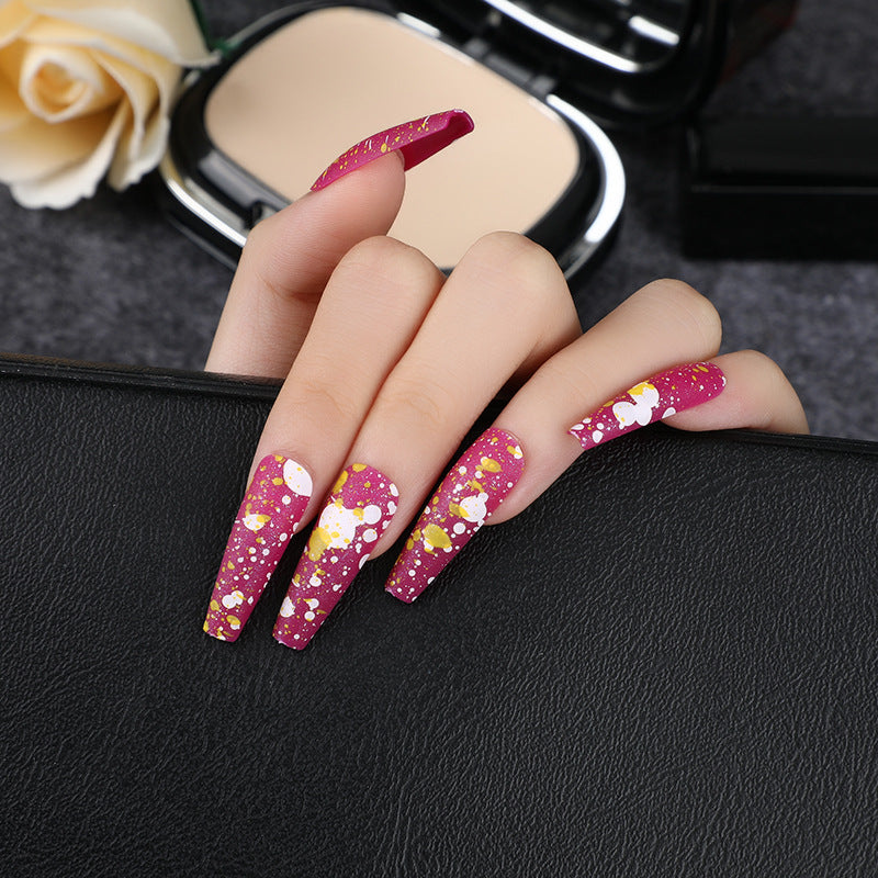 Kunstnägel mit künstlerischem Splatter-Design Karnz