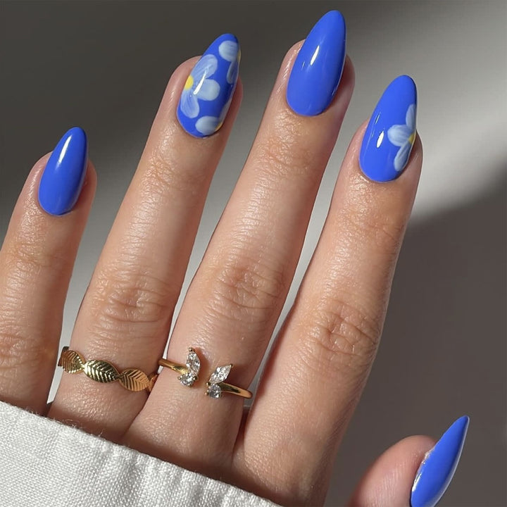Künstlerisches Floral Nagelset Karnz