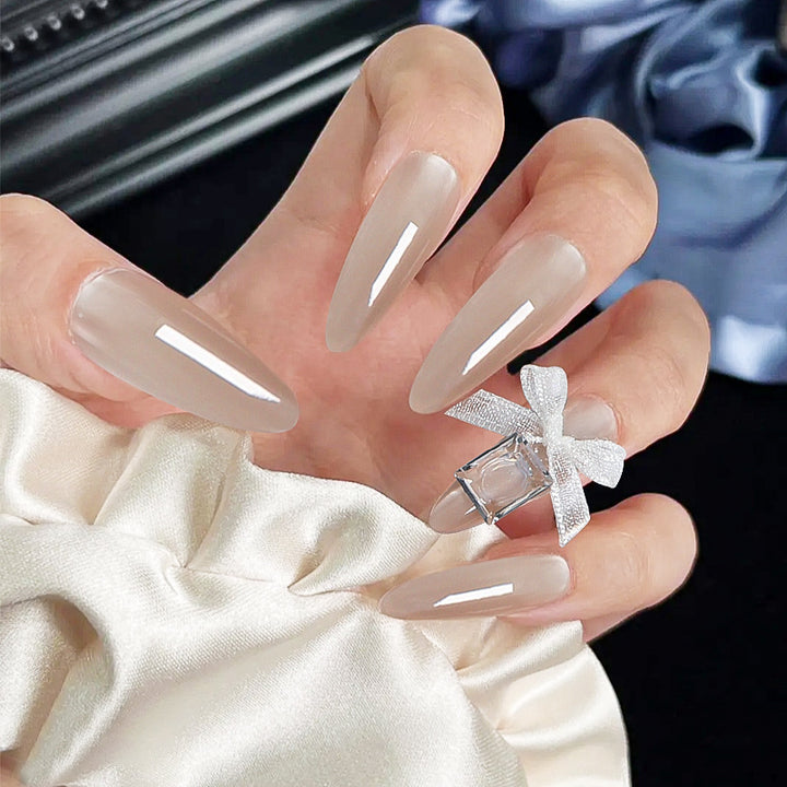 Elegante Kunstnagelspitzen mit glänzendem Finish Karnz