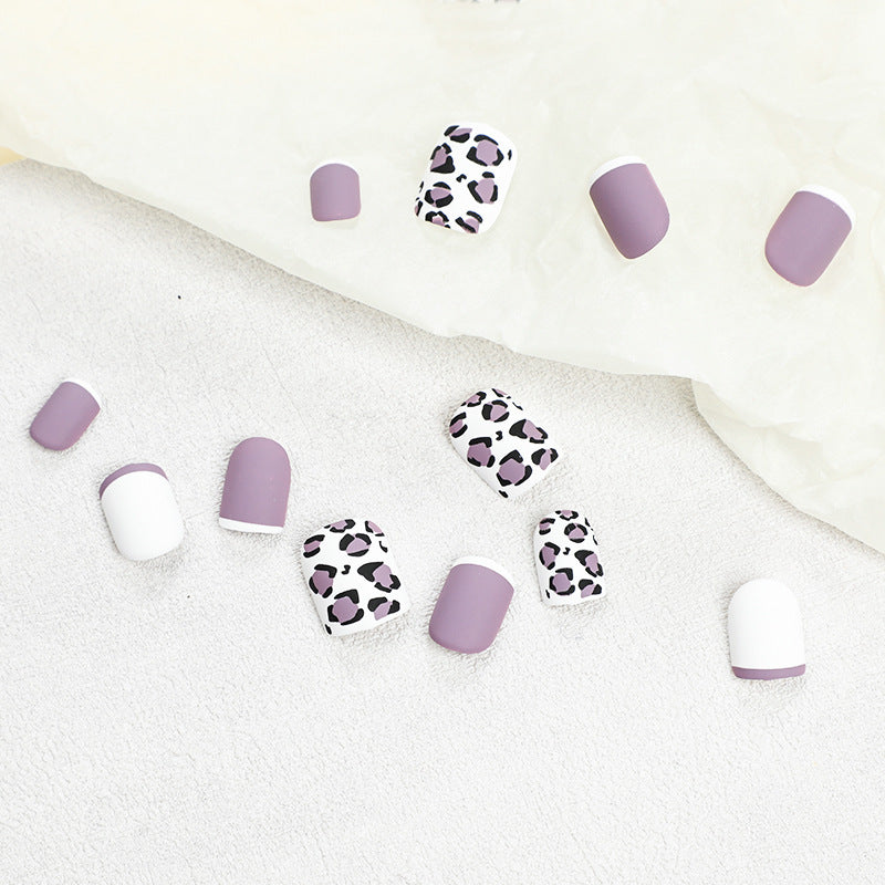 Glamouröse Nagelkunst mit eleganten Leopardenmotiven und Farbverlauf Karnz