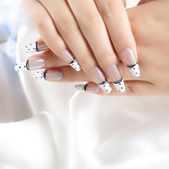 Elegantes Designer Press-On-Nagelset Karnz