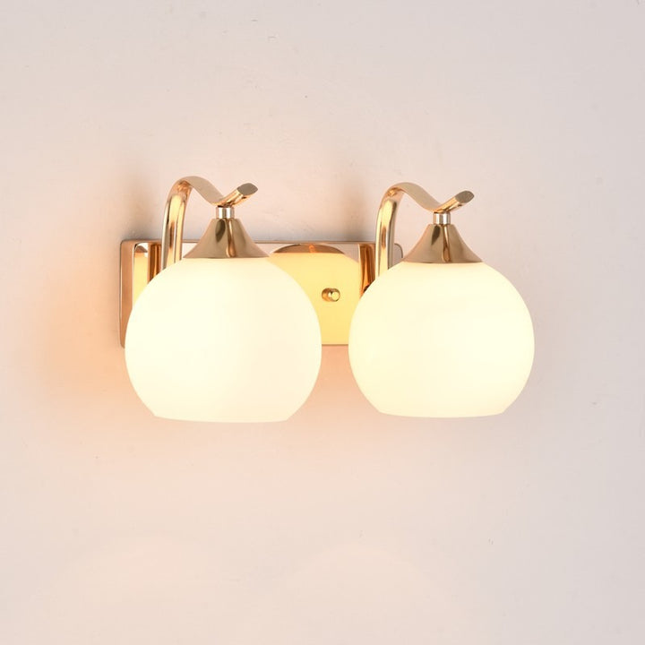 Elegante Wandlampe Globe mit goldener Oberfläche