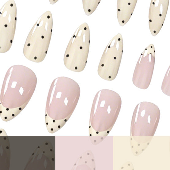 Elegante gepunktete Nagelkunst-Verzierungen Karnz