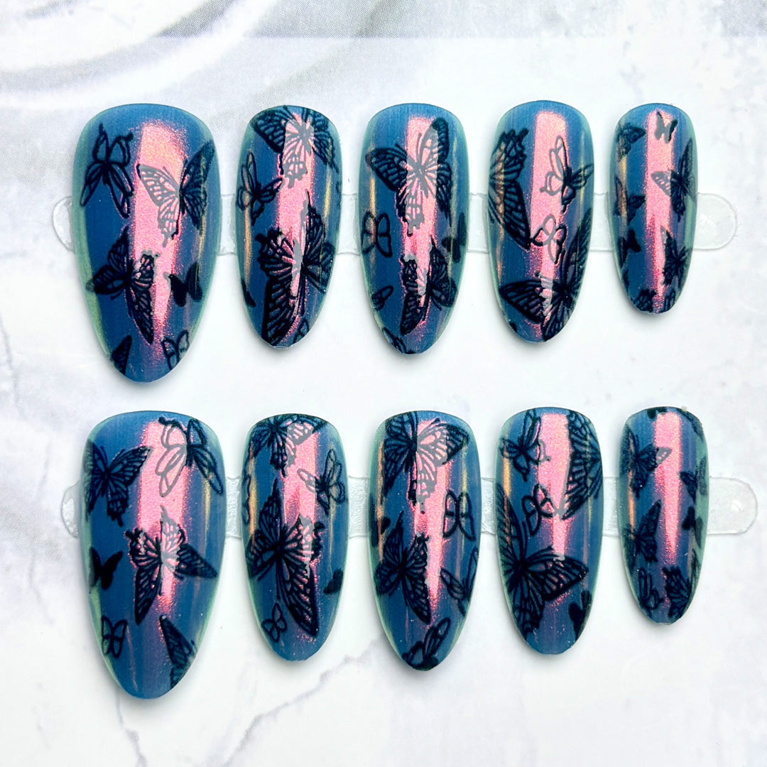 Künstlerisches Press-On Nagelkunstset mit Schmetterlingsdesign