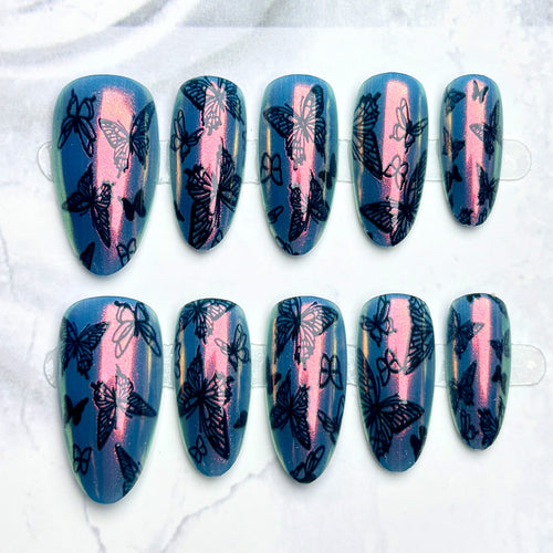 Künstlerisches Press-On Nagelkunstset mit Schmetterlingsdesign