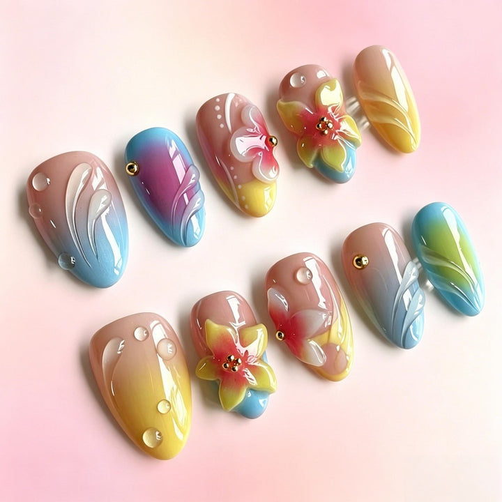 Kunstnagelset mit floralen Elementen und farbenfrohen Akzenten Karnz