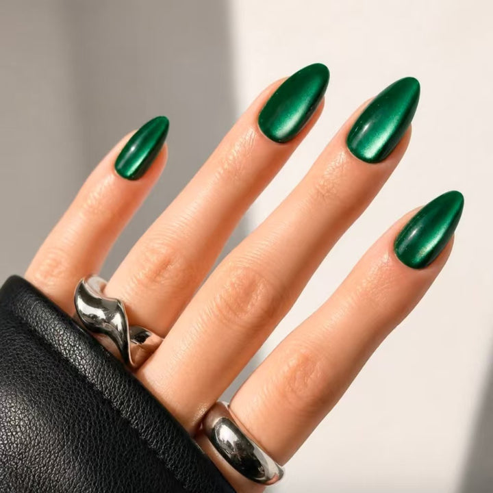 Premium Glänzende Mandelförmige Nagelverbesserungen