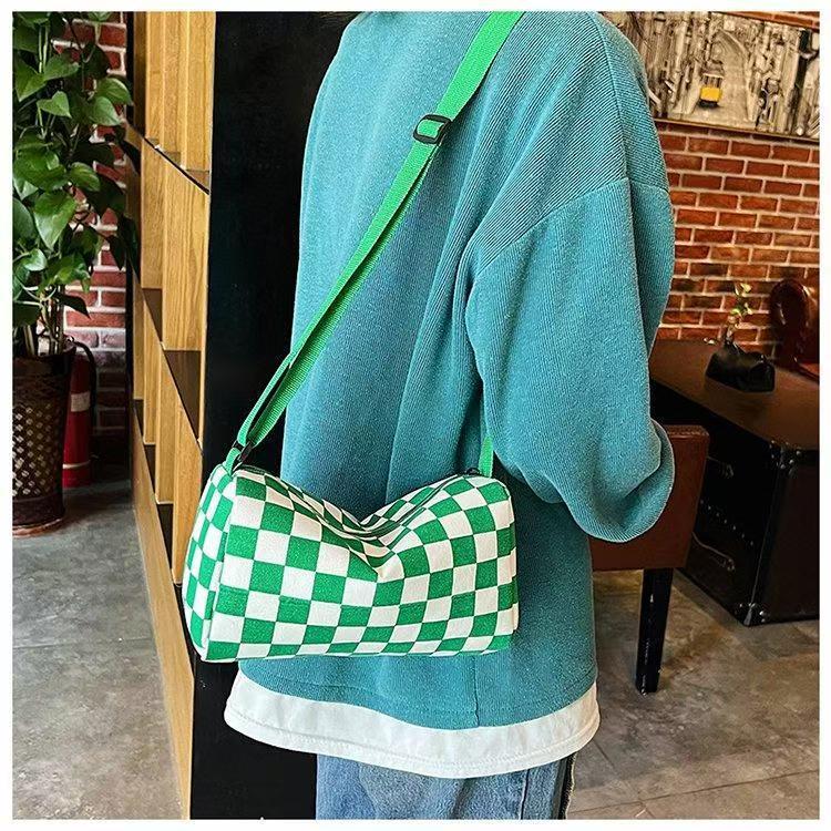 Stylische Schachbrett-Crossbody