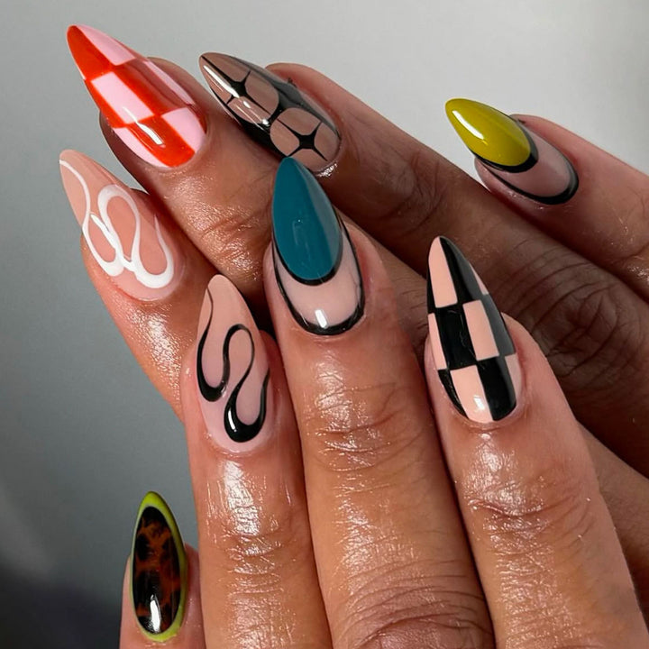 Künstlerische Stiletto Press-On Nagelkunst Karnz