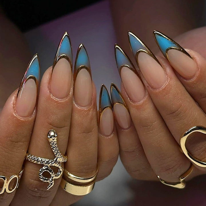 Kreatives Press-On-Nagelset mit eleganten künstlerischen Designs Karnz