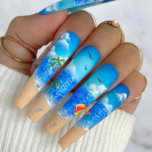 Künstlerische strandthematische Nagelkunst Karnz