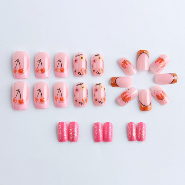 Kreatives florales Nagelkunstdesign Karnz