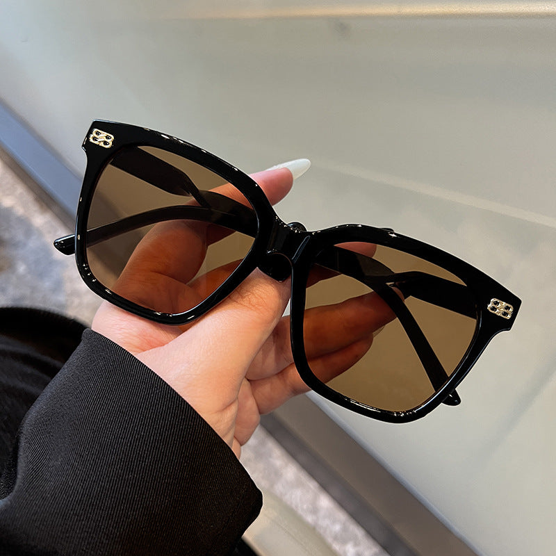 Damen quadratische Sonnenbrille mit eleganter Rahmenstruktur und UV-Schutz Karnz
