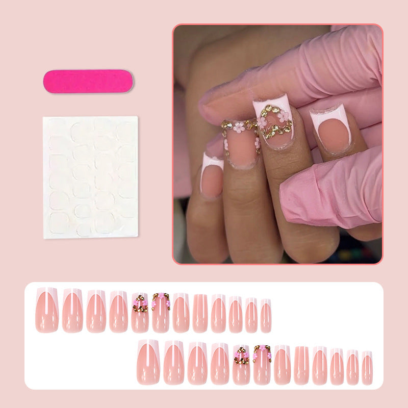 Kunstnagelset mit filigranen Blüten- und Glitzerakzenten Karnz