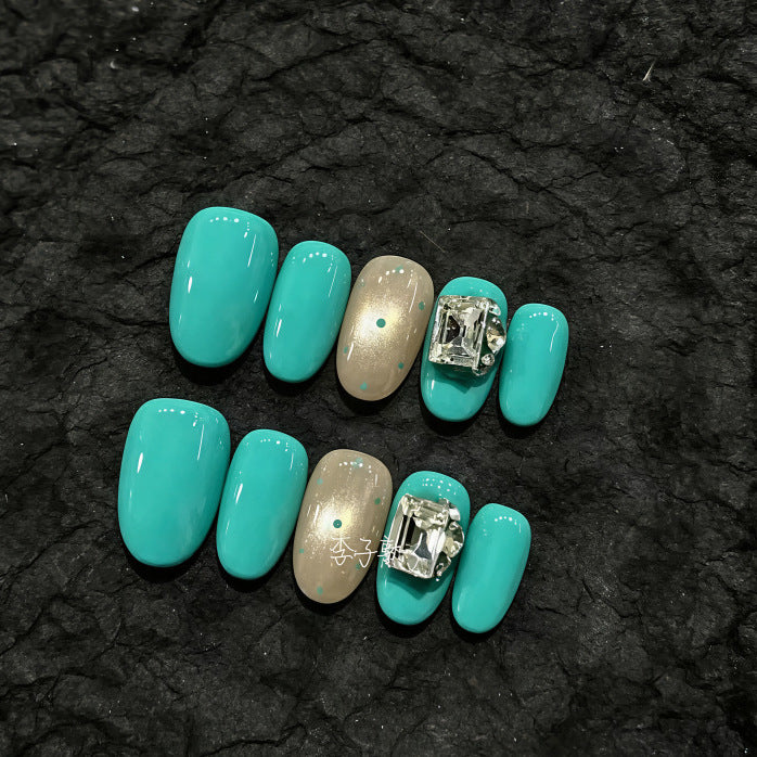 Dekoratives Press-On Nagelkunst Set mit Edelsteinakzenten Karnz