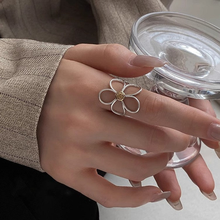 Stylischer Floralring Karnz