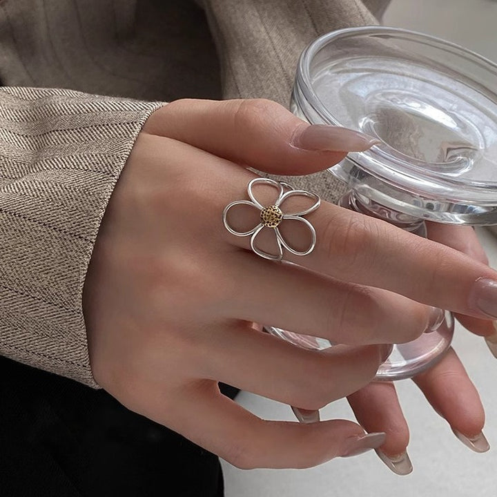 Stylischer Floralring Karnz
