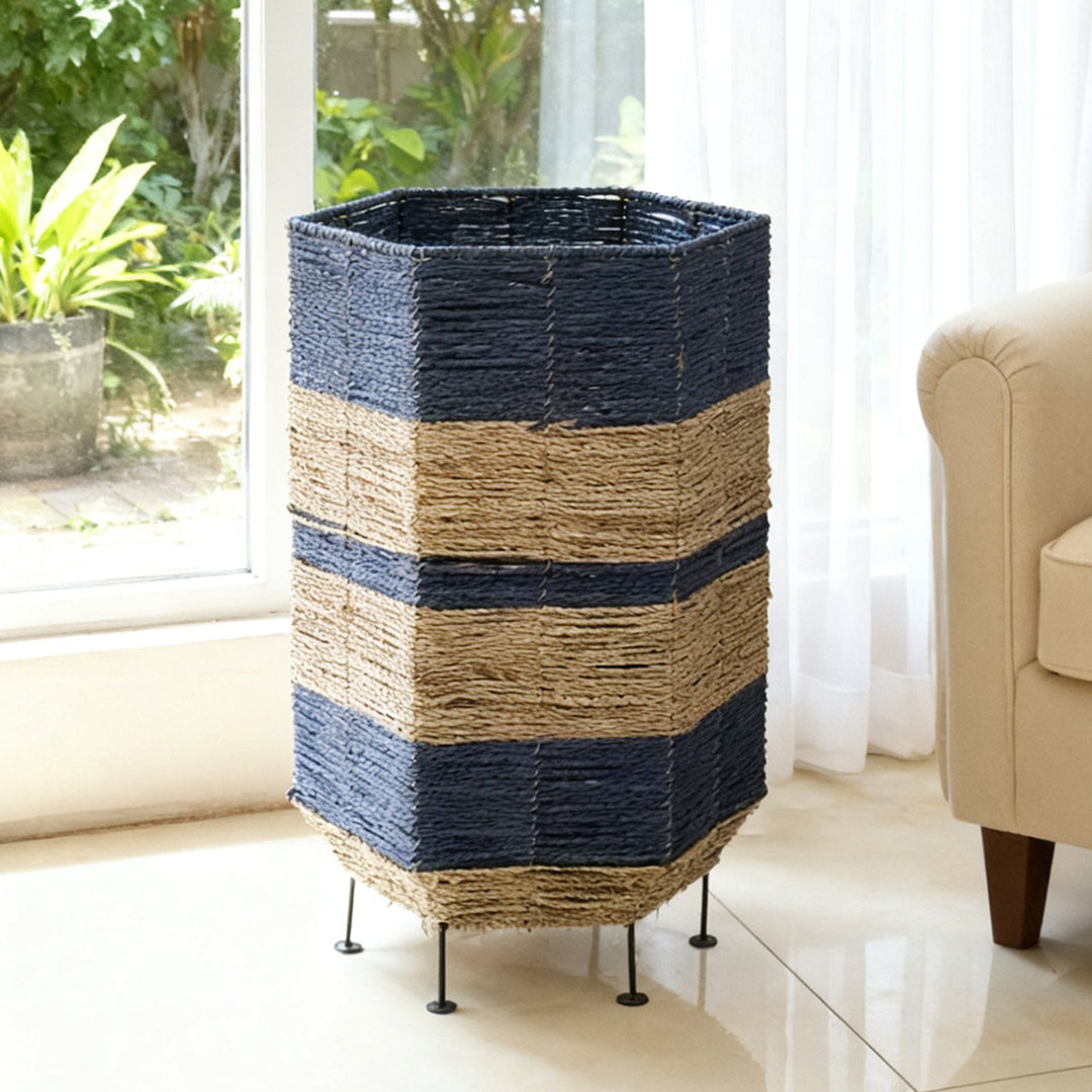 Stilvoller Wäschekorb aus Rattan mit Metallbeinen Karnz