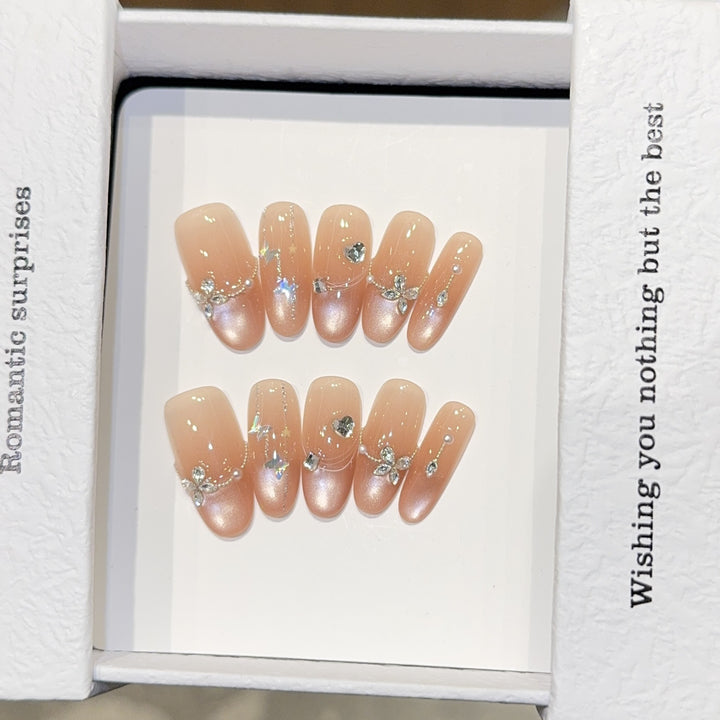 Kunstnagel Set mit Romantischen Herz- und Glitzermotiven Karnz