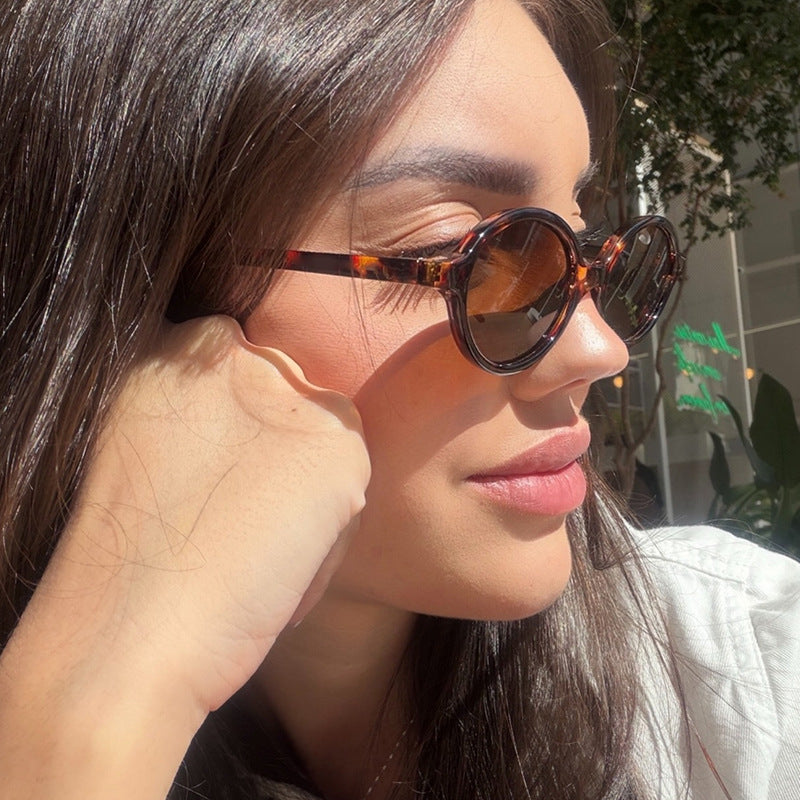 Damen modische retro-inspirierte Sonnenbrille Karnz