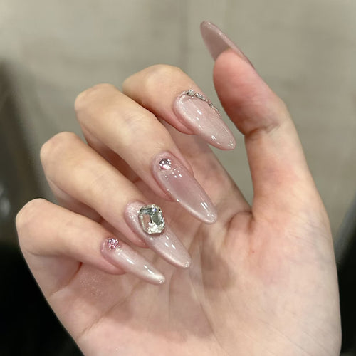 Elegantes Stiletto Press-On Nail Art Set mit glitzernden Akzenten Karnz