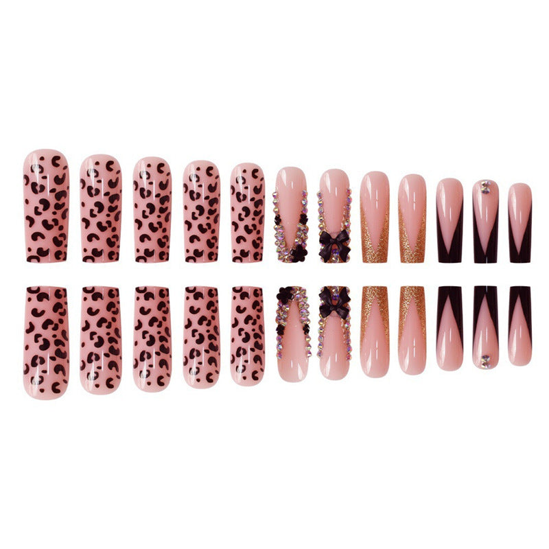 Glamouröses Press-On Nagelkunstset mit Strass- und Leopardenakzenten Karnz