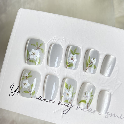Elegante, von Blumen inspirierte Press-On-Nagelset