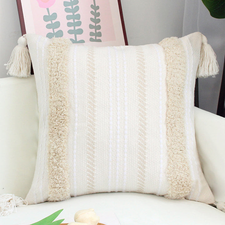 Quadratischer Boho-Kissenbezug mit handgewebter Struktur, Chenille‑Bordüren und Eckquasten Karnz