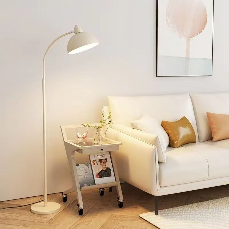 Moderne gewölbte Stehlampe mit verstellbarem Schirm