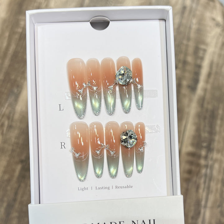 Elegantes Stiletto Press-On Nail Art Set mit Juwelenakzenten Karnz