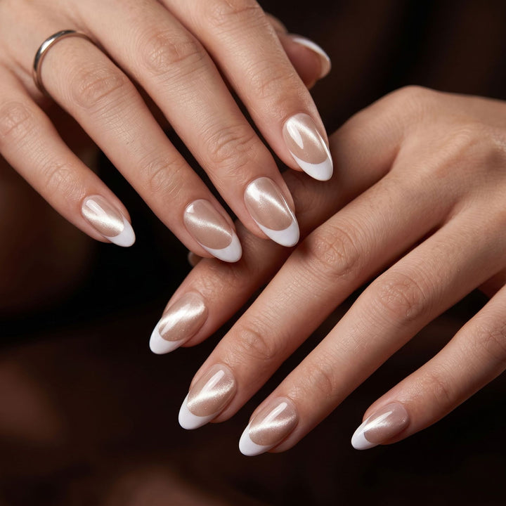 Elegantes französisches Tip Press-On Nageldesign Karnz