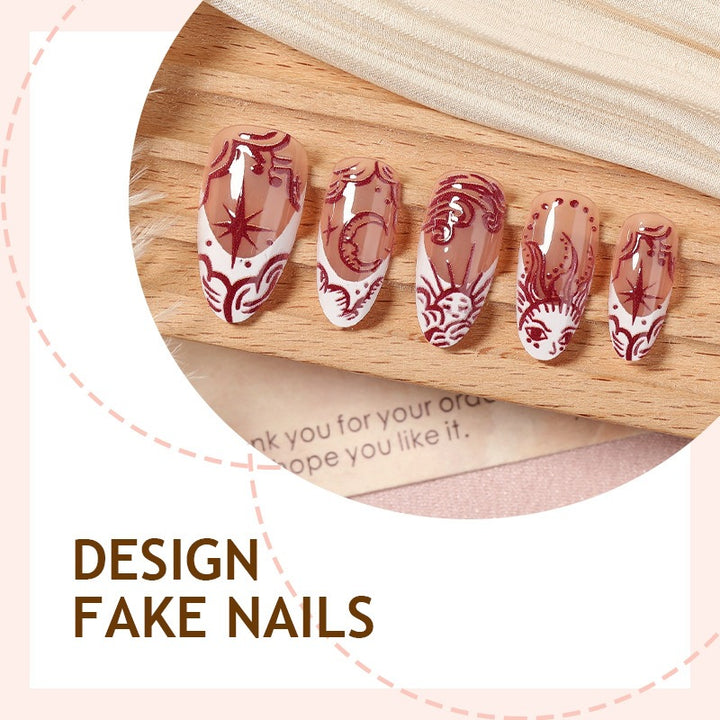 Kunstnagelset mit floralem Design und zarten Verzierungen Karnz