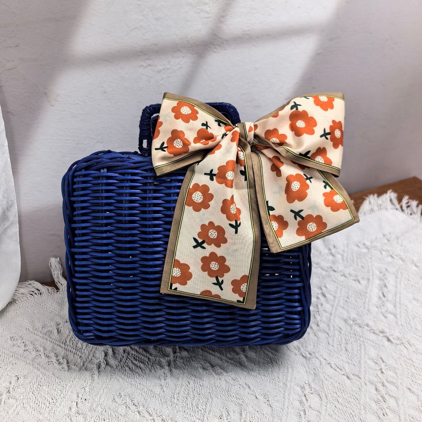 Damen eleganter Handtasche aus geflochtenem Material Karnz