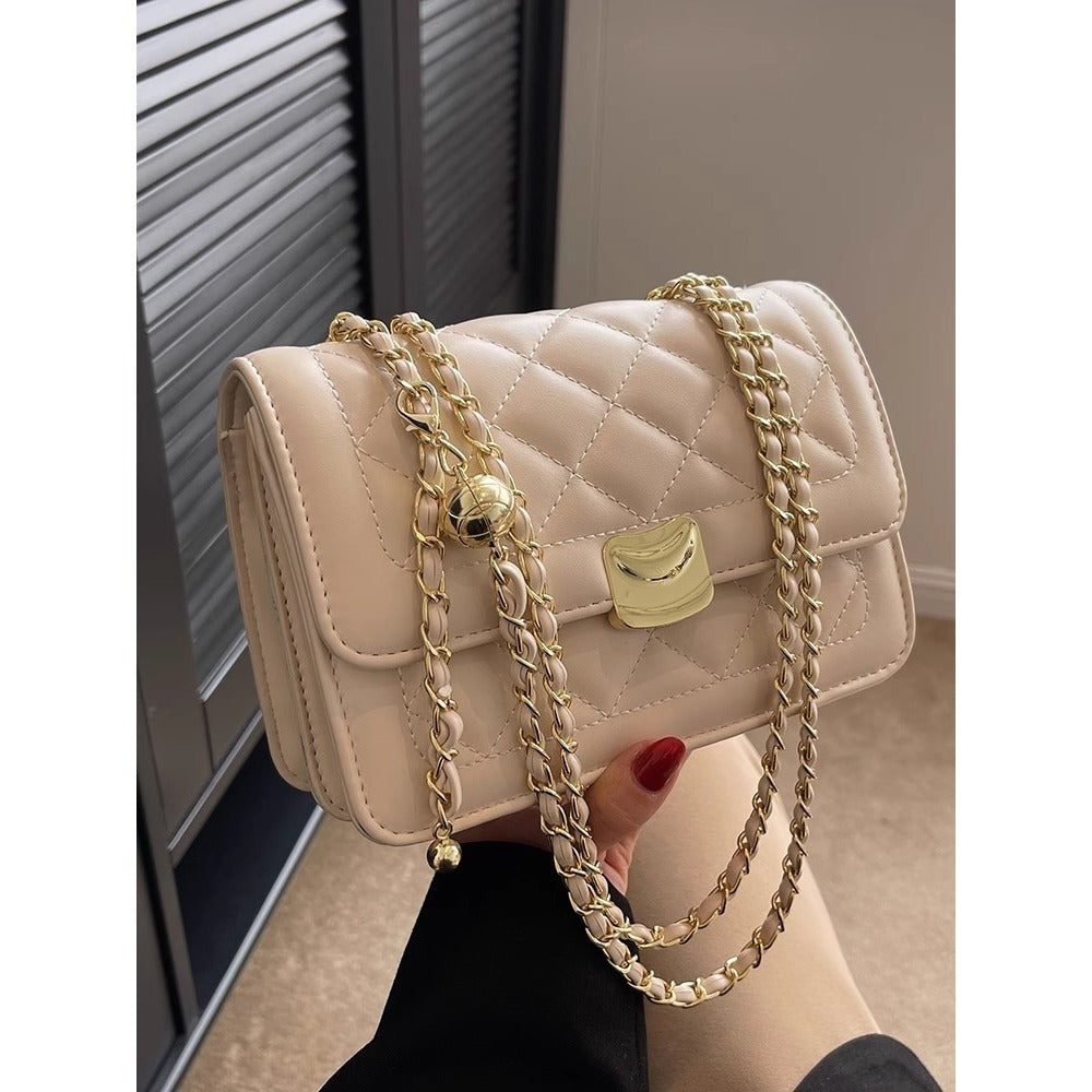 Gepolsterte Tasche mit Ketten-Detail Karnz